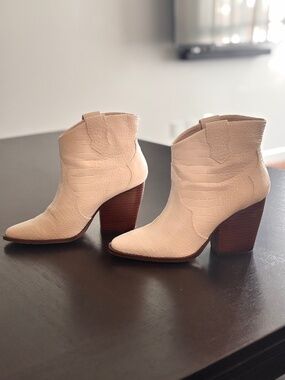 'Chinese Laundry' Brand - Bonnie Congo Croc ankle boots (Cream) Size 9
